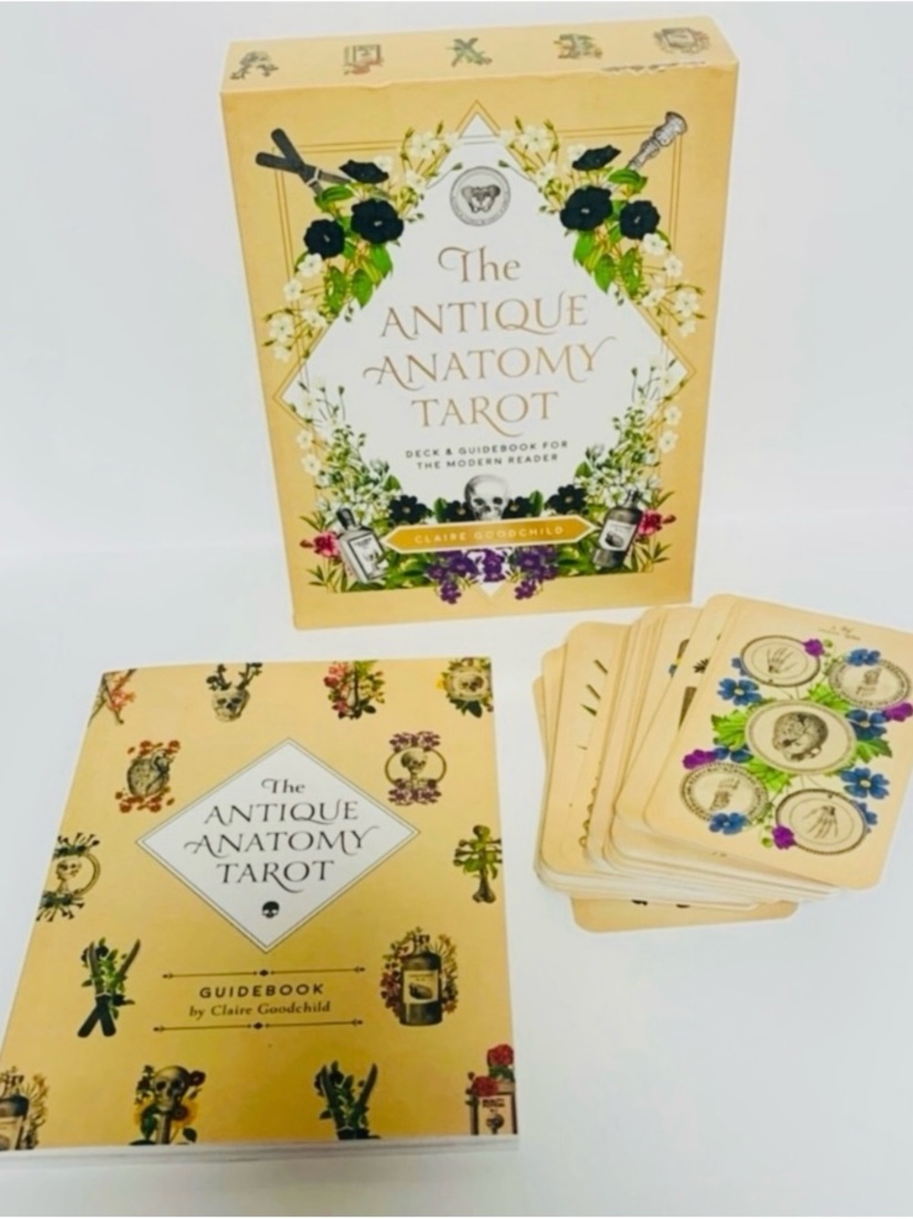 The Antique Anatomy Tarot
Deck & Guidebook